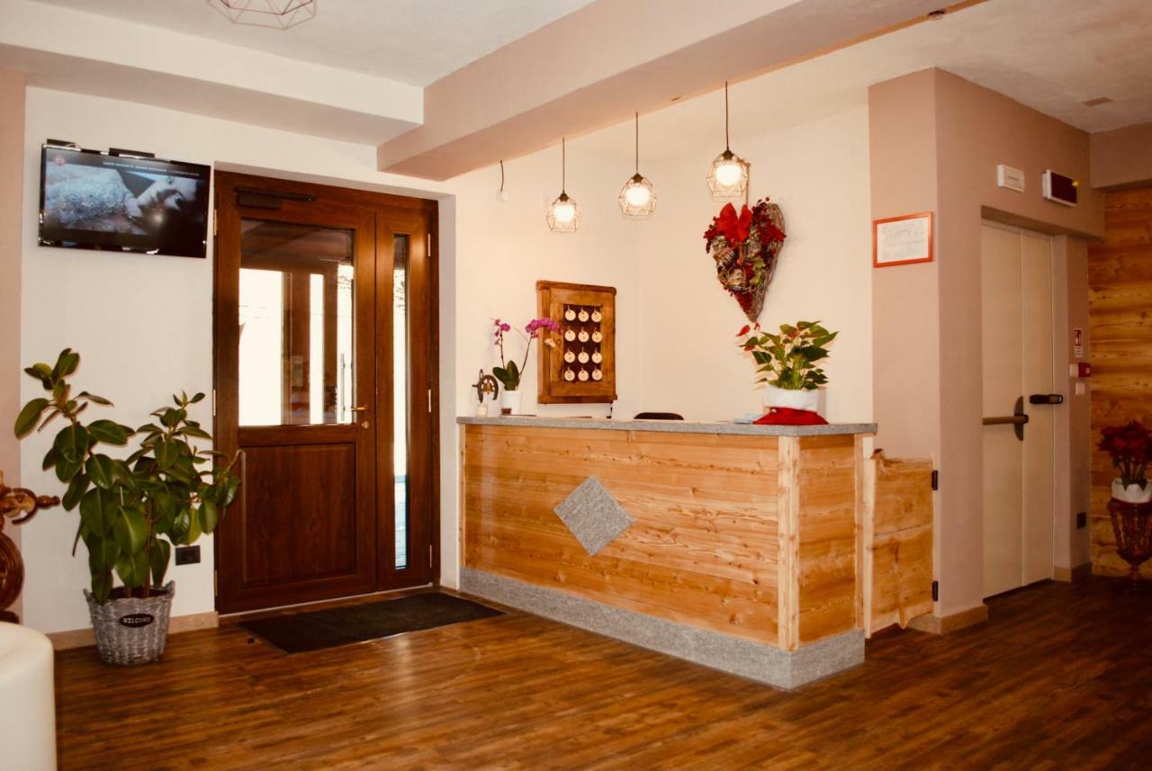 Hotel Piccolo Chalet クラヴィエーレ エクステリア 写真